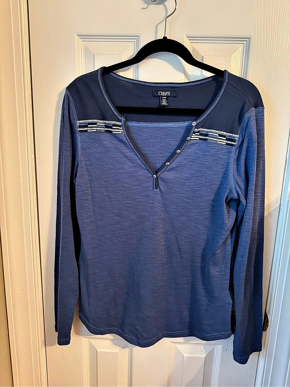 Chaps Long Sleeve Top in Blue Size Medium Like New